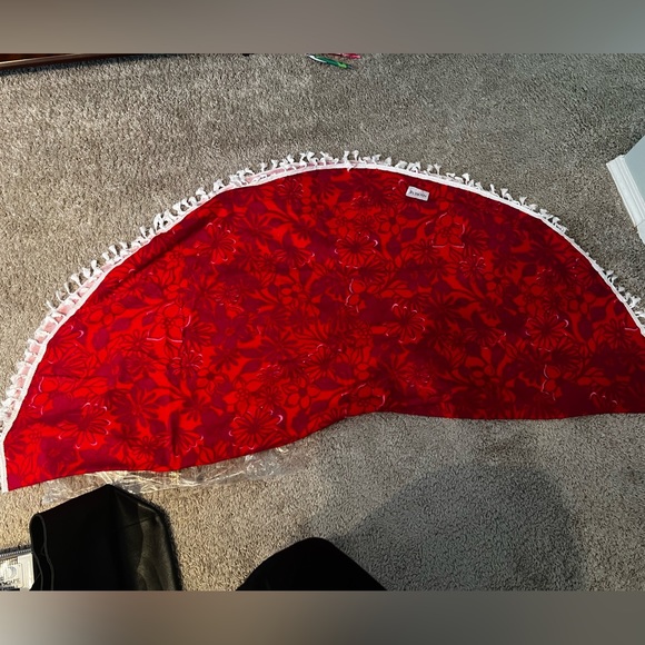 Adore Me Circle Towel - Picture 2 of 4